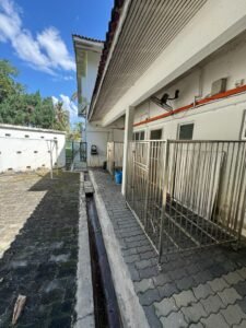 Comfortable bungalow for rent in Bukit Tunku, Kuala Lumpur. 5 bedrooms, 7 bathrooms, 1 maid room, garden, balcony, swimming pool, and parking. Rental price RM 25,000/month. Spacious layout with modern finishes and greenery views.
