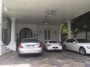 Luxurious 2-storey bungalow for sale. 10,500 sq.ft. built-up, 12,900 sq.ft. land, 6+3 bedrooms, 8 bathrooms, private lift in master bedroom, large private pool, fully fitted kitchen. Fire sale at RM 9 million. Freehold
