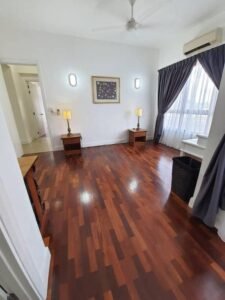 Luxury fully furnished condominium in Mutiara Damansara with 4+1 bedrooms, modern facilities including swimming pool and gym, located near MRT station and shopping malls