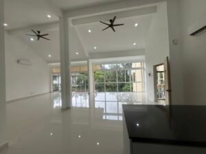 Luxurious 1,950 sq.ft. low-rise villa in One Selekoh Hill featuring 3 bedrooms, swimming pool, and panoramic city views in Kuala Lumpur's prestigious Selekoh Tunku neighborhood