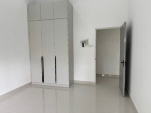 Luxurious 1,950 sq.ft. low-rise villa in One Selekoh Hill featuring 3 bedrooms, swimming pool, and panoramic city views in Kuala Lumpur's prestigious Selekoh Tunku neighborhood.