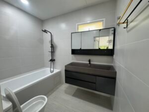 Luxurious 1,950 sq.ft. low-rise villa in One Selekoh Hill featuring 3 bedrooms, swimming pool, and panoramic city views in Kuala Lumpur's prestigious Selekoh Tunku neighborhood