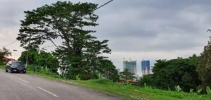 Strategic 25,700 sq.ft. vacant bungalow lot in exclusive Taman Duta featuring premium positioning facing Masjid Wilayah and backing onto MACC Building in one of Kuala Lumpur's most prestigious neighborhoods