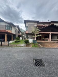 Spacious 4,000 sq.ft. bungalow in Duta Nusantara, featuring 5+1 bedrooms, 5 bathrooms, and freehold tenure in a prestigious Kuala Lumpur location.