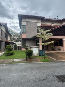 Spacious 4,000 sq.ft. bungalow in Duta Nusantara, featuring 5+1 bedrooms, 5 bathrooms, and freehold tenure in a prestigious Kuala Lumpur location.