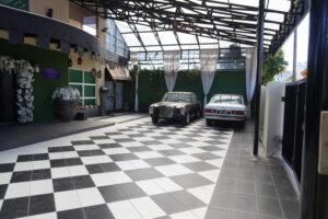 Spacious freehold bungalow in Ampang featuring 20,000 sq.ft. land, 9,000 sq.ft. built-up, 4+1 bedrooms, behind Lotus's and near future LRT.