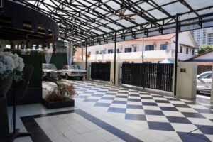 Spacious freehold bungalow in Ampang featuring 20,000 sq.ft. land, 9,000 sq.ft. built-up, 4+1 bedrooms, behind Lotus's and near future LRT.