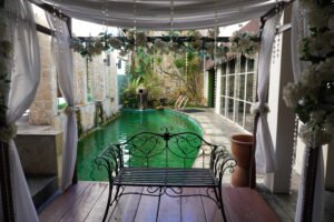 Spacious freehold bungalow in Ampang featuring 20,000 sq.ft. land, 9,000 sq.ft. built-up, 4+1 bedrooms, behind Lotus's and near future LRT.