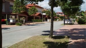 Spacious freehold semi-detached house in Duta Nusantara featuring 4,000 sq.ft. built-up, 5+2 bedrooms, 5 bathrooms, and premium Kuala Lumpur location.