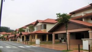 Spacious freehold semi-detached house in Duta Nusantara featuring 4,000 sq.ft. built-up, 5+2 bedrooms, 5 bathrooms, and premium Kuala Lumpur location.