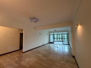 Freehold Tenure,Renovated Condition,Low-Rise & Low-Density Development,3+1 Bedrooms,4 Bathrooms,Swimming Pool,Tennis Court,Jogging Track,Playground,Sauna,Squash Court,Gated & Guarded,1 Covered Car Park