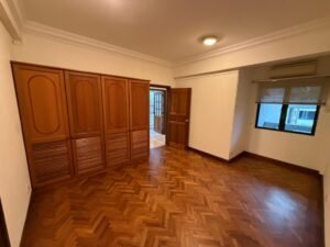 Freehold Tenure,Renovated Condition,Low-Rise & Low-Density Development,3+1 Bedrooms,4 Bathrooms,Swimming Pool,Tennis Court,Jogging Track,Playground,Sauna,Squash Court,Gated & Guarded,1 Covered Car Park