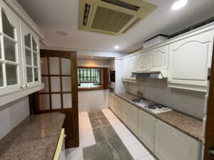 Freehold Tenure,Renovated Condition,Low-Rise & Low-Density Development,3+1 Bedrooms,4 Bathrooms,Swimming Pool,Tennis Court,Jogging Track,Playground,Sauna,Squash Court,Gated & Guarded,1 Covered Car Park