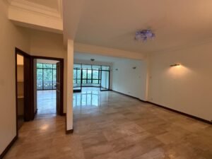 Freehold Tenure,Renovated Condition,Low-Rise & Low-Density Development,3+1 Bedrooms,4 Bathrooms,Swimming Pool,Tennis Court,Jogging Track,Playground,Sauna,Squash Court,Gated & Guarded,1 Covered Car Park