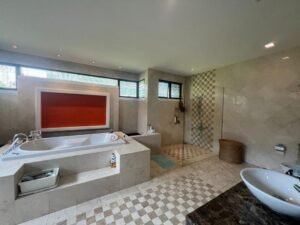 Freehold corner unit cluster house for sale and rent at Duta Tropika Kuala Lumpur, 3,700 sq.ft. built-up, 5+1 bedrooms, private garden, gated and guarded, selling at RM 4,500,000 or rental at RM 16,000 per month.